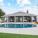 Luxurious 4Br Beach House With Pool