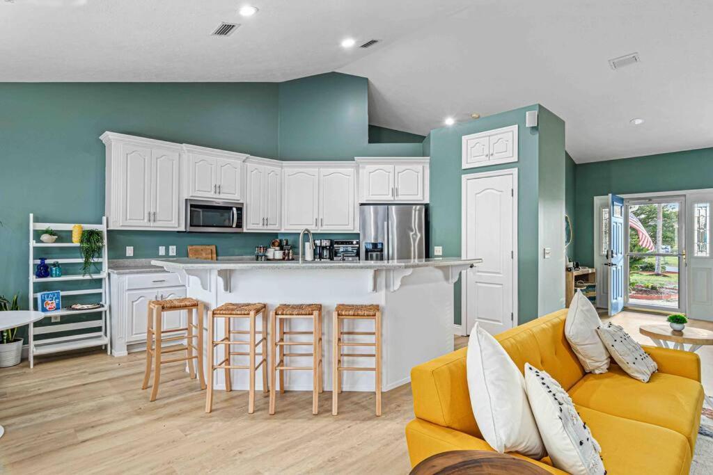 Luxurious 4br House With Pool Holiday home